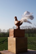 „VOGEL“, 2020, Terrakotta, Holz, Höhe 38 cm (2).jpg